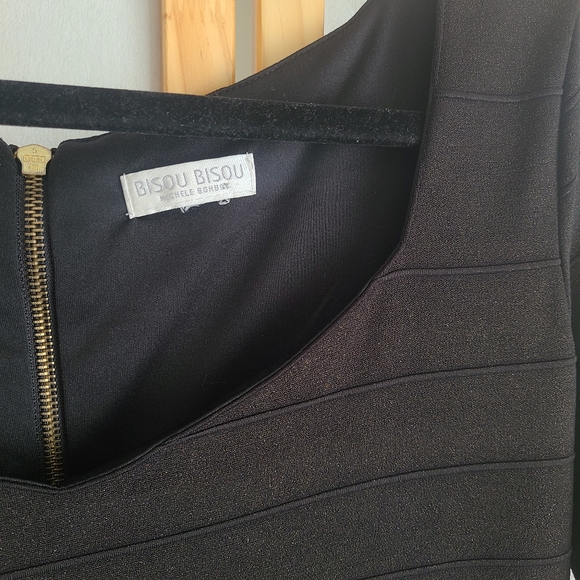 Bisou Bisou Black and Gold Dress - Picture 3 of 6